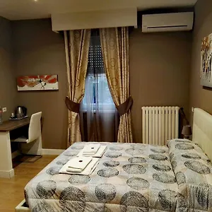 Tolli 3*, Roma Italia